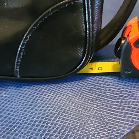 Victoria Secret black bag. Pink lining.. L. 10"X6"X2" 10" Drop.(#1453A) GUC. - Picture 8 of 16